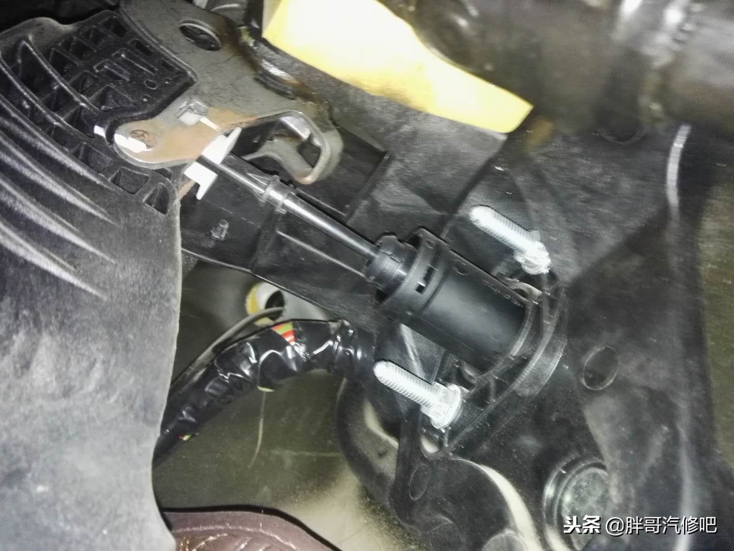 离合器气压要很高才能踩怎么调,离合器分泵踩不下去怎么办