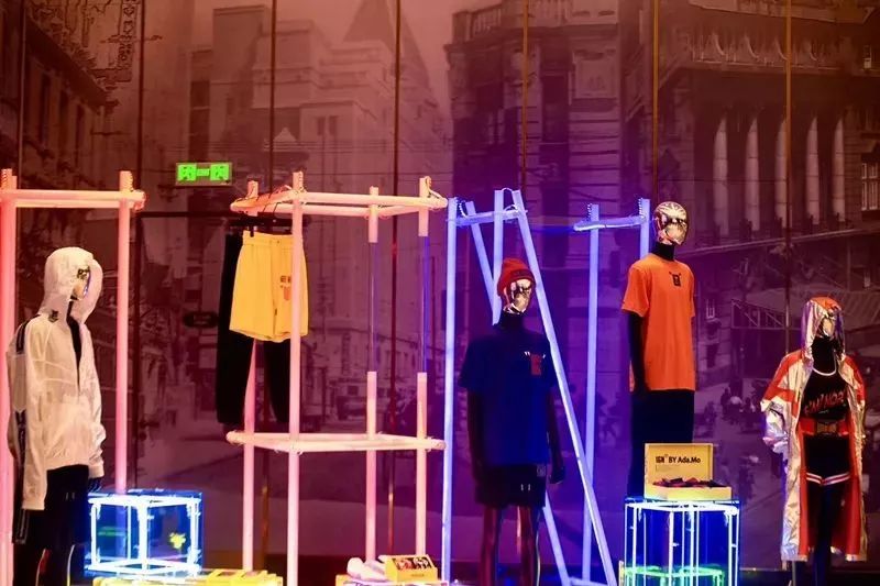 觉得太平鸟、GXG、卡宾不够潮？这个潮流男装可能正对你胃口！