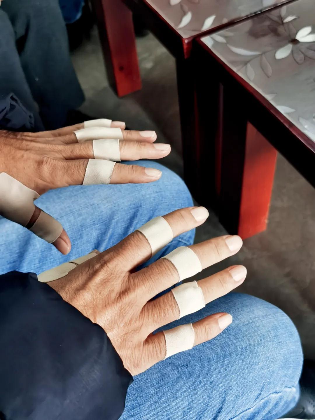 靠唱红歌、苦学,她让1800多名穷女孩考上大学,张桂梅的神话能复制吗?