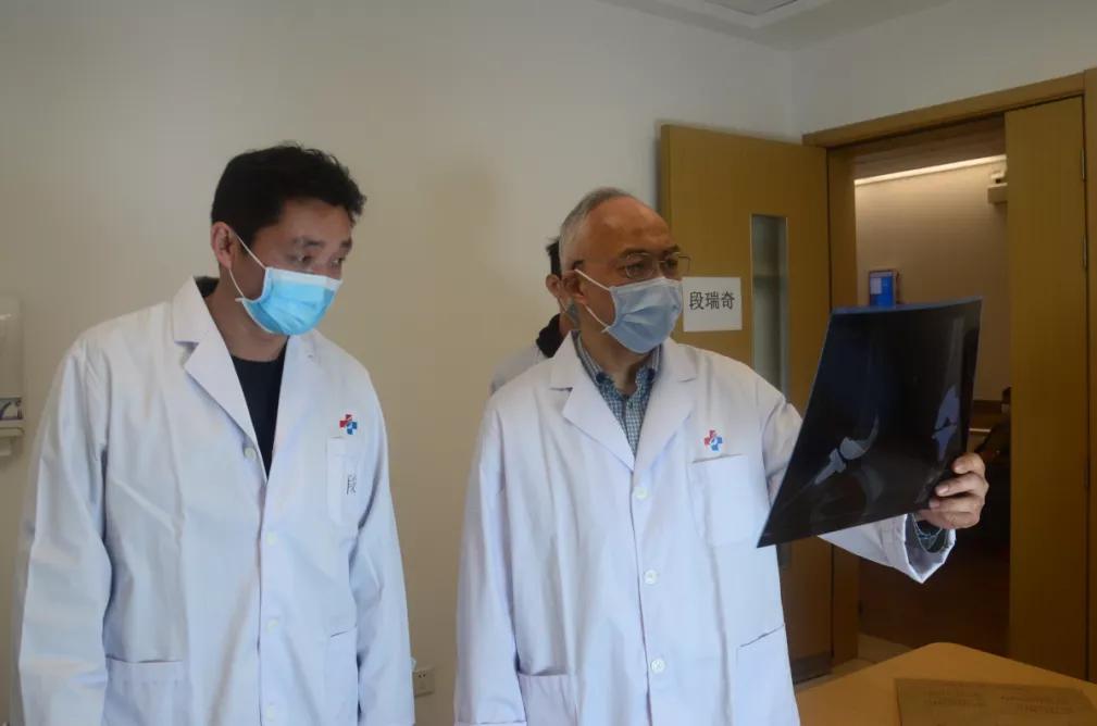 髋关节置换专家直播间,膝关节置换名医在线问诊