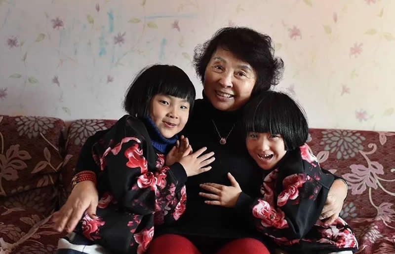 60岁盛海琳高龄产妇生下双胞胎,60岁生双胞胎的盛海琳丈夫离世