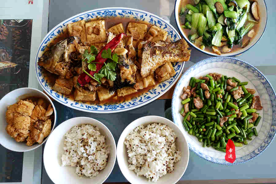 好吃的清汤豆腐炖鱼,鱼肉嫩鲜超下饭