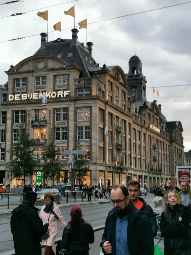 *麻大**味浓的街道，蜂拥的游客—欧洲之旅（五）