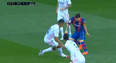 var足球争议,var介入点球改判任意球