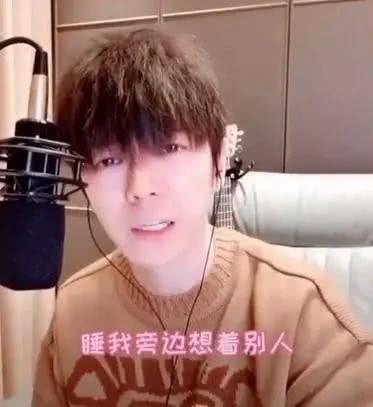 王栎鑫改编歌曲吐槽妻子追星，李现易烊千玺等人纷纷躺枪