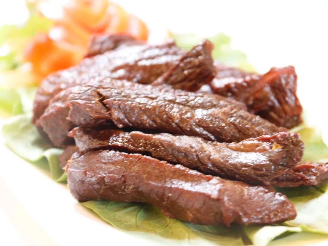 可以吃烧烤烤全羊的地方,有篝火烤全羊的地方