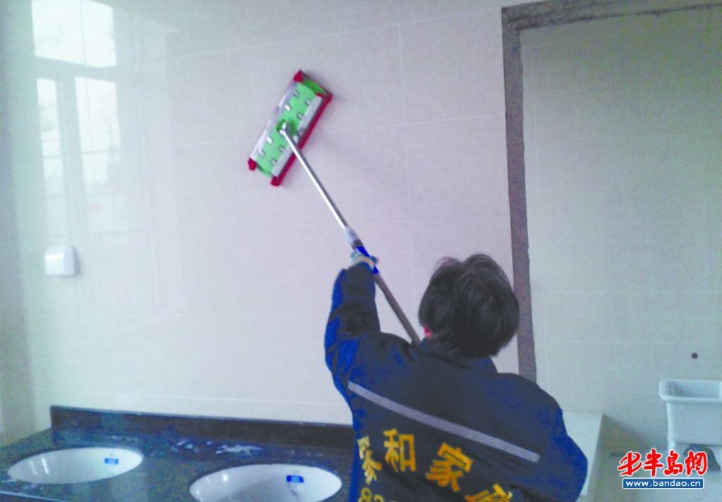墙面脏了怎么办才能清洗干净,墙面脏了修补墙面