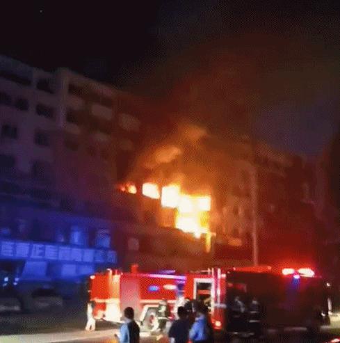 液化气罐泄漏怎么会爆炸呢,液化气罐泄漏爆炸的条件