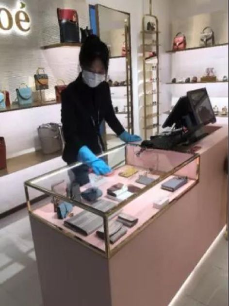 “代购”“厨子”“保洁”“学生”集齐一身，免税人全员出击