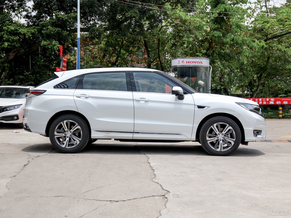 本田urv车型跟什么车一样,本田ur-v2017款370turbo两驱评测