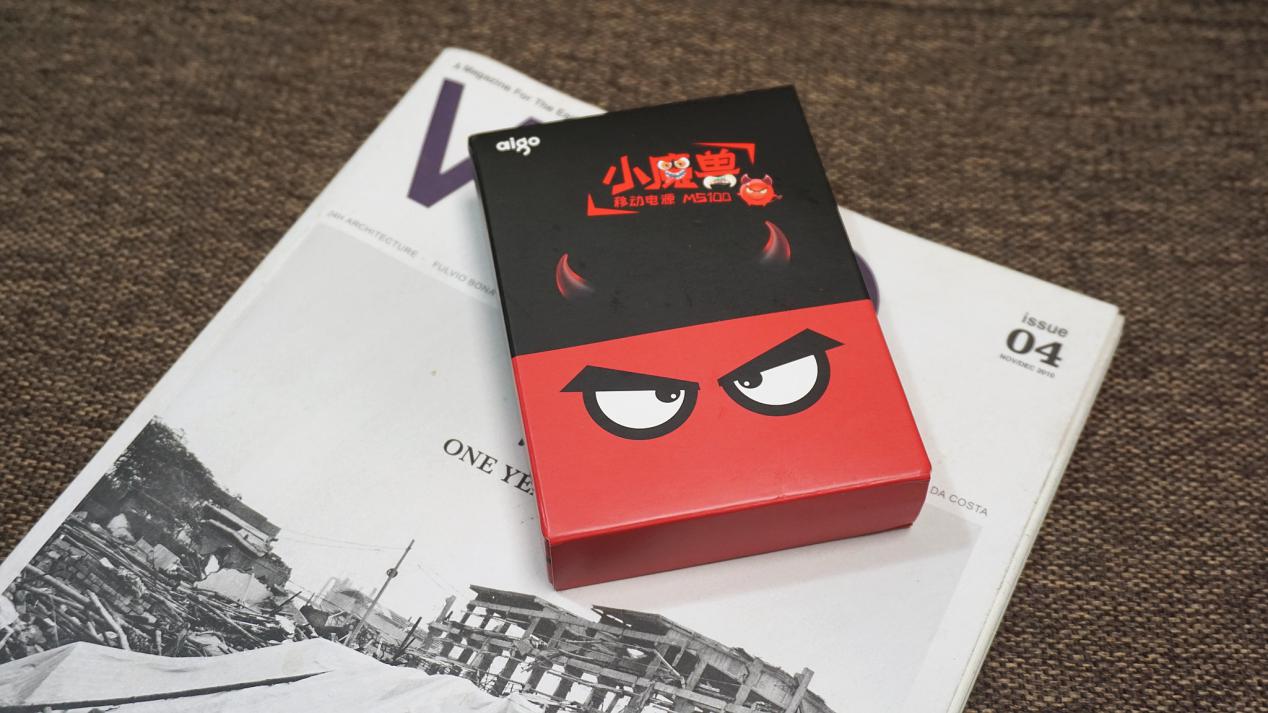 支持快充，能带上飞机，萌趣小魔兽充电宝上手体验