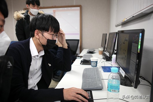 杨鼎新对申真谞围甲第三轮,聂卫平讲解春兰杯李轩豪对申真谞