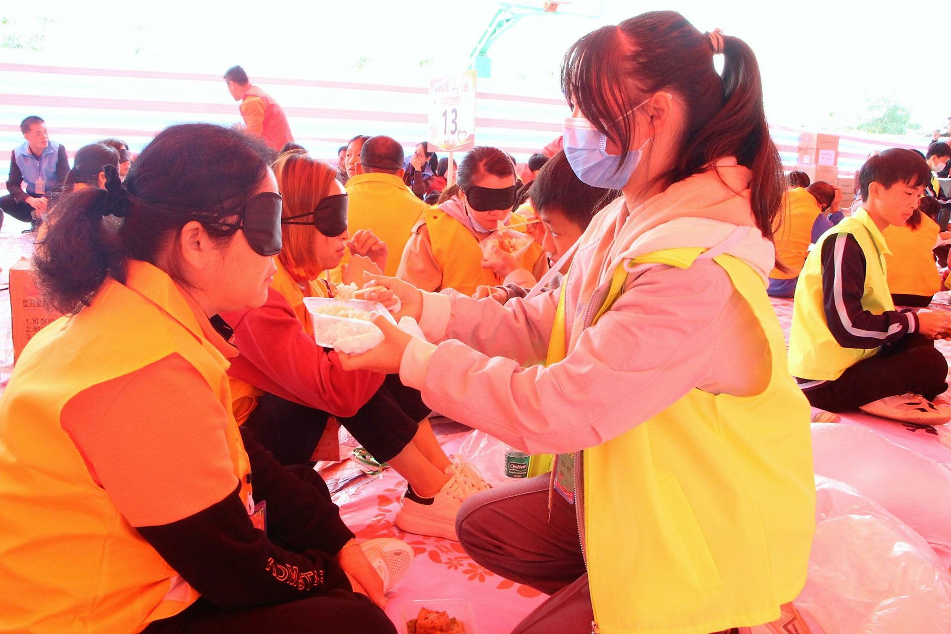 创盈芯实业联合“IN22”家族走进河源助学送爱心