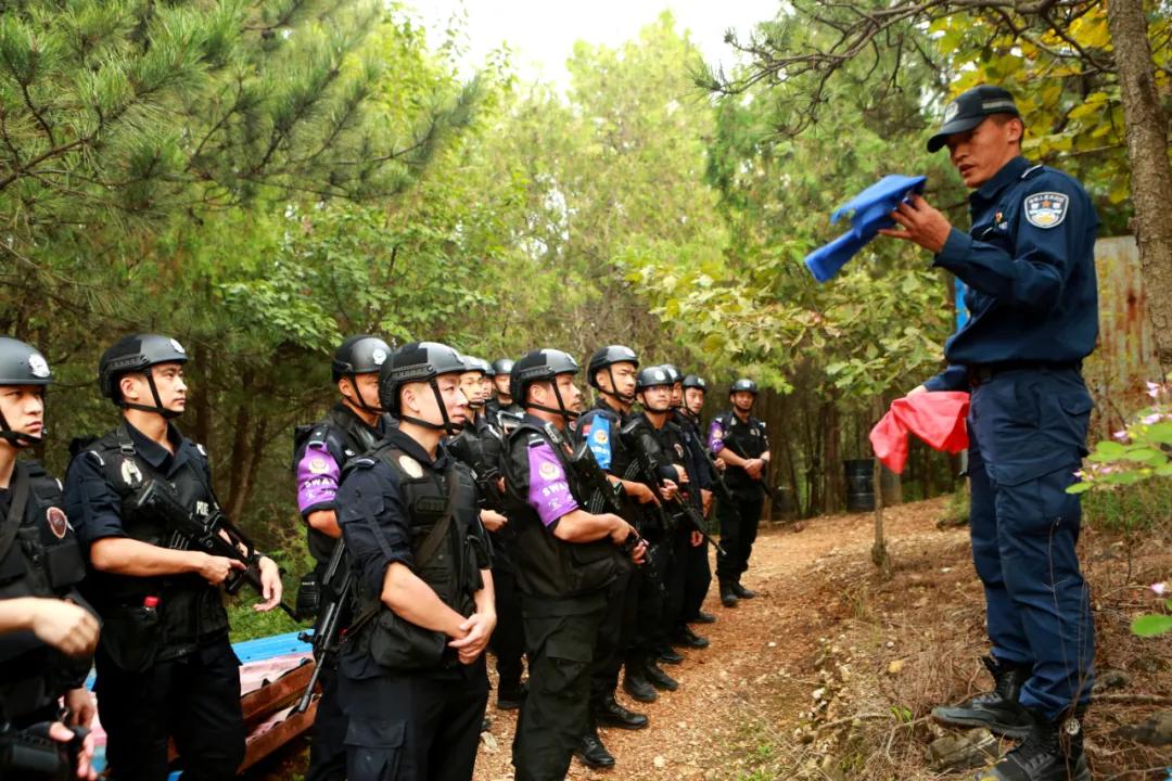 特警全面开展全警实战大练兵,燃到爆直击重庆特警实战大练兵