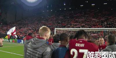 利物浦众将与全场球迷大合唱,利物浦巴萨队歌