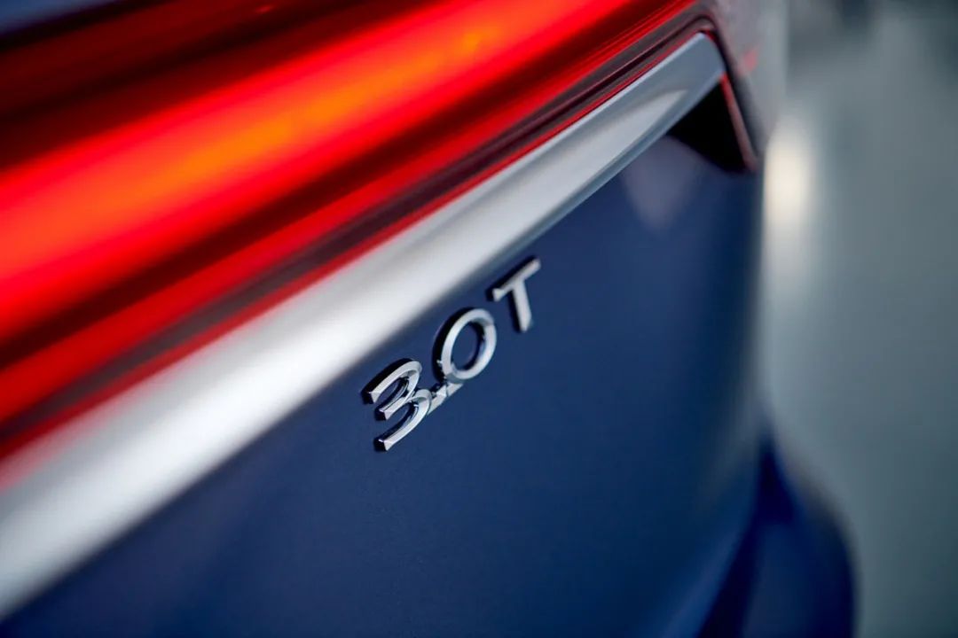 豪华车型再次升级,林肯新一代飞行家彰显霸气威武