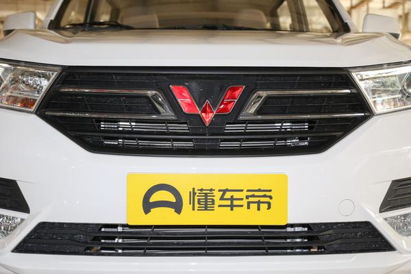 推荐五菱宏光1.5LS舒适型，空间大，性价比高