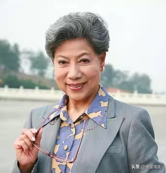 裘千尺罗兰图片,吐枣核的裘千尺扮演者罗兰