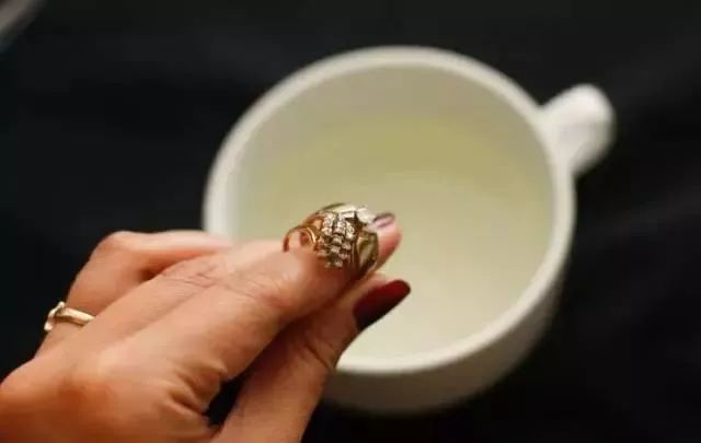 k金首饰戴多久会变色,k金首饰变色了怎么保持