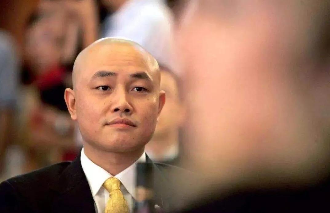 从住地下室的小贩到中国首富，黄光裕的财富之路，怎样炼成？