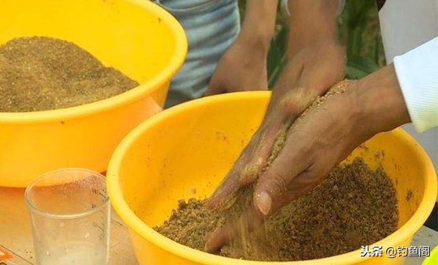 抛竿挂饵正确方法,拉饵怎么抛竿诱鱼