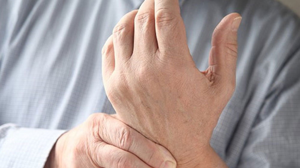 小孩发育不良畸形什么原因,出生唇腭裂手脚畸形