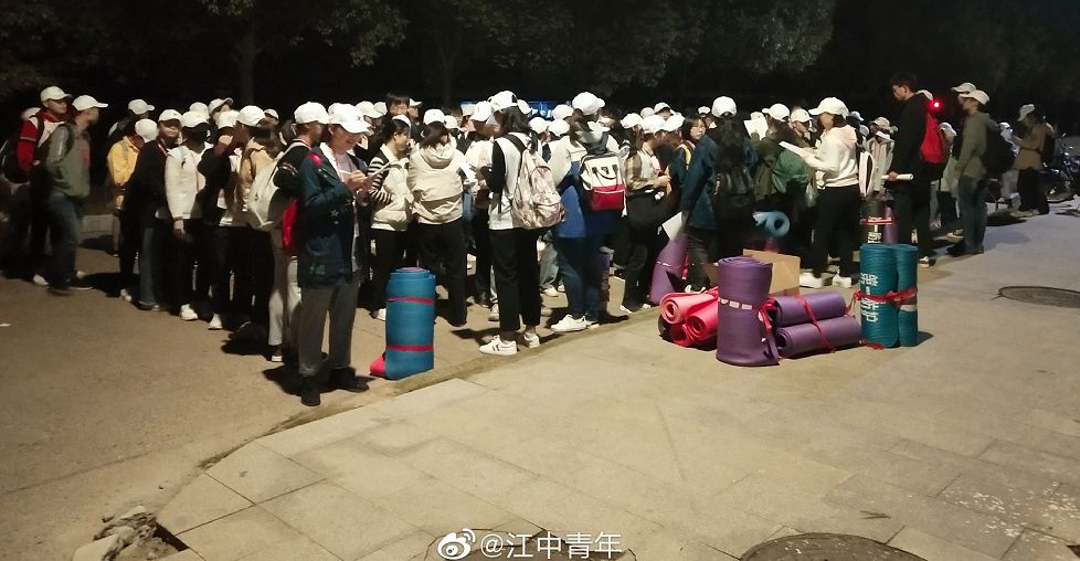 万人高呼!一场马拉松,认清了南昌的真面目