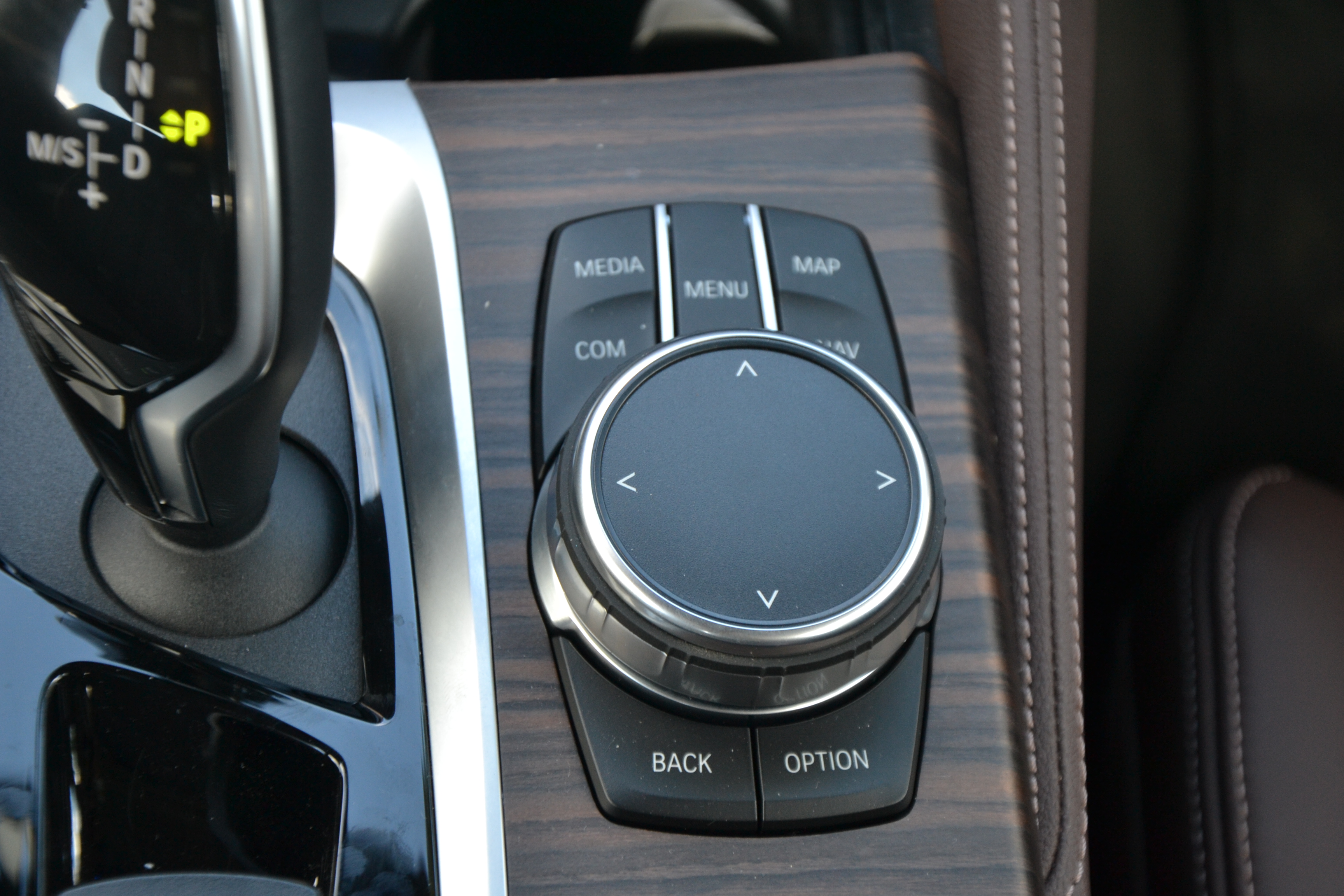 宝马530le混动可以边跑边充电吗,宝马530le新能源驾驶感受