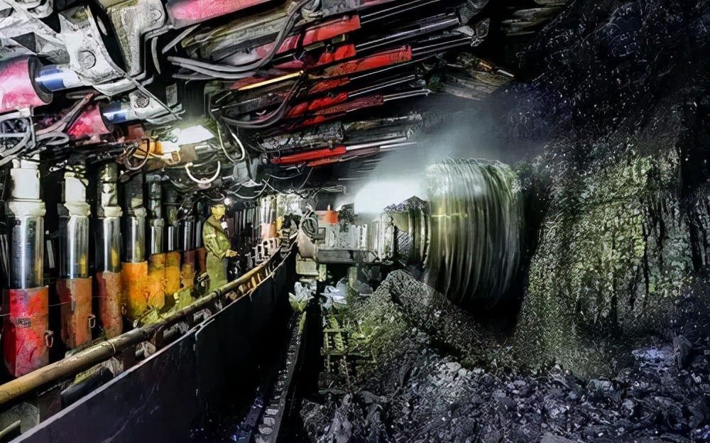 身份低微的采矿工程师,在国外却是炙手可热,甚至当上了总统