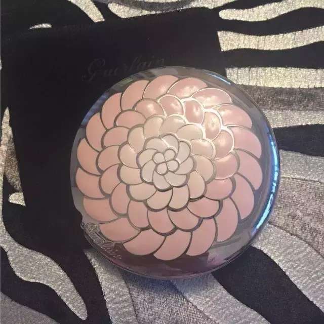 什么牌子散粉控油定妆最好,全网评测最好用最便宜的散粉