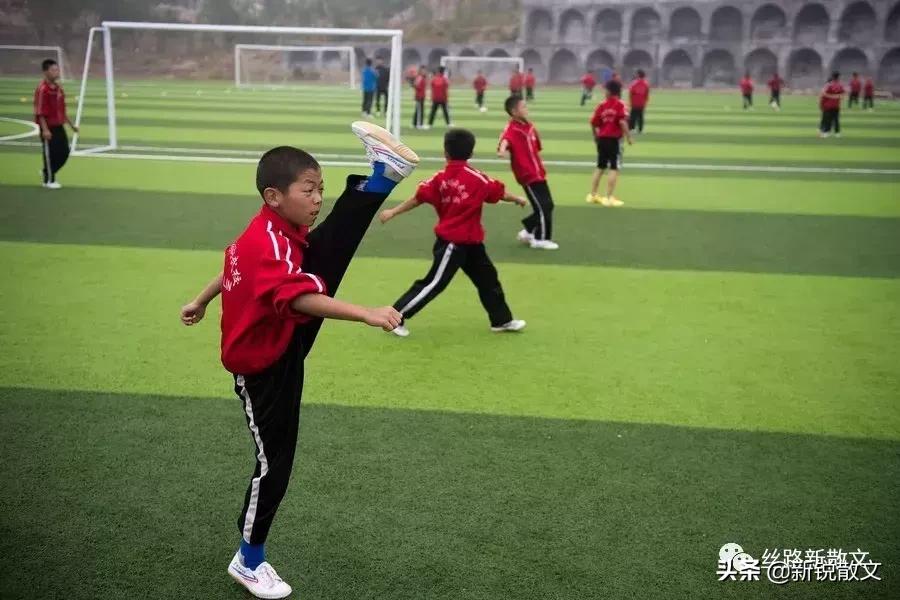 兄弟两为心爱之人大打出手,弟兄俩大打出手父母偏心