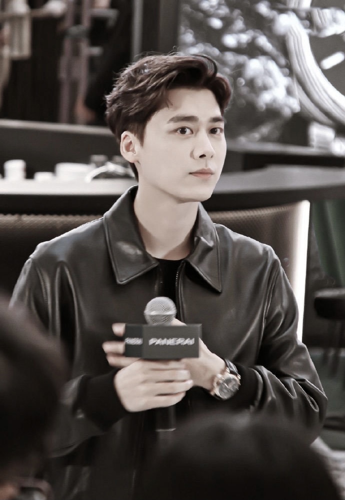 张若昀西装李易峰皮衣,李易峰机车皮衣演唱会