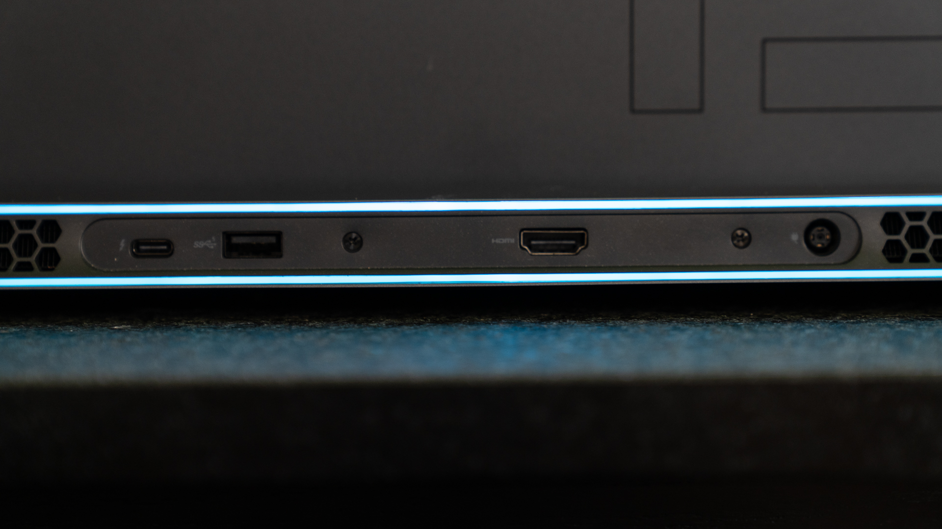 玩家的终极梦想英雄联盟,alienwarem15r6游戏本外观