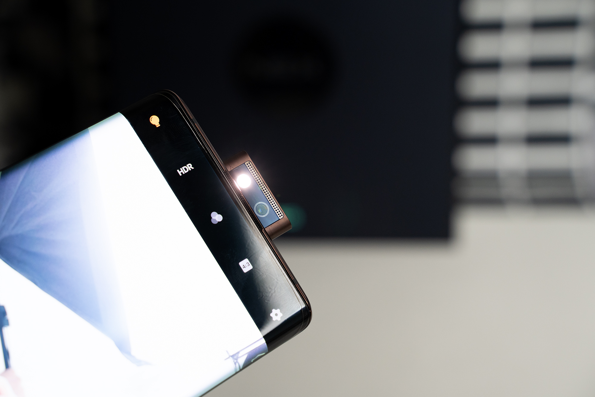 vivonex3搭载骁龙865,vivonex3s瀑布屏观感对比