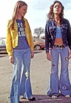 破洞牛仔裤居然被妈妈缝起来了,妈妈把破洞牛仔裤补好了