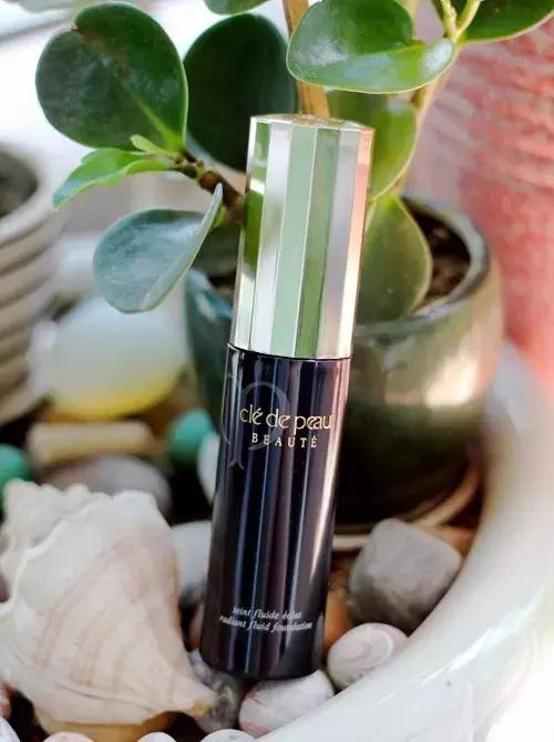 cpb钻光粉底液配什么散粉,cpb透亮粉底液上妆技巧