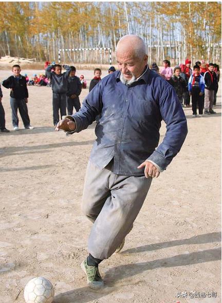 旅行青春新疆,奔跑吧少年新疆足球