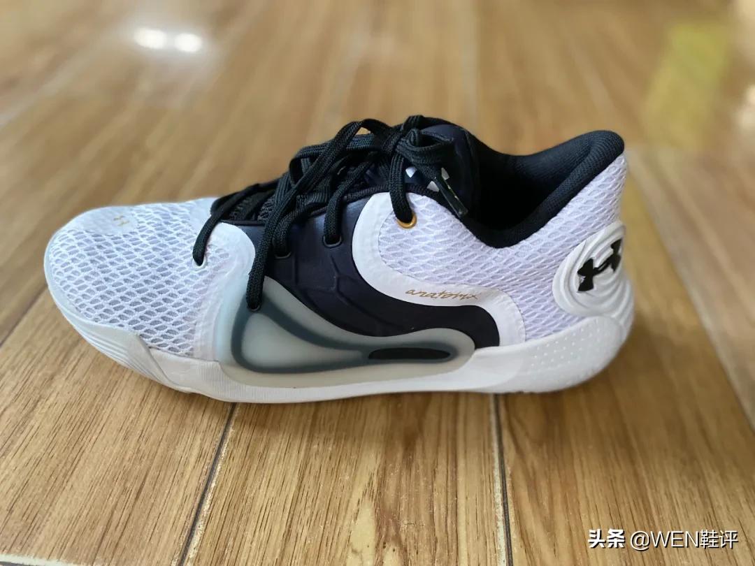 *男猛**必入鞋款?在NBA赛场上出现的“最后”一双UA球鞋值得被铭记