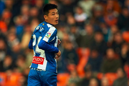 武磊立柱,武磊凌空原版视频