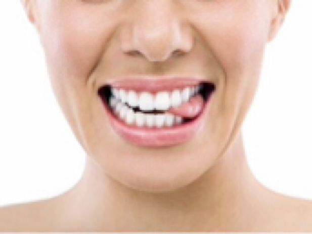 吃饭总咬到舌头怎么回事,吃饭牙齿老是咬到舌头