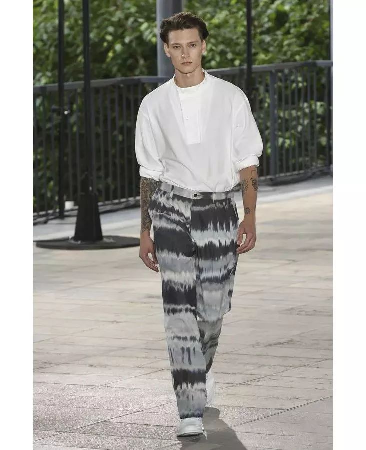 爱马仕不排队,爱马仕和lv哪个值得买