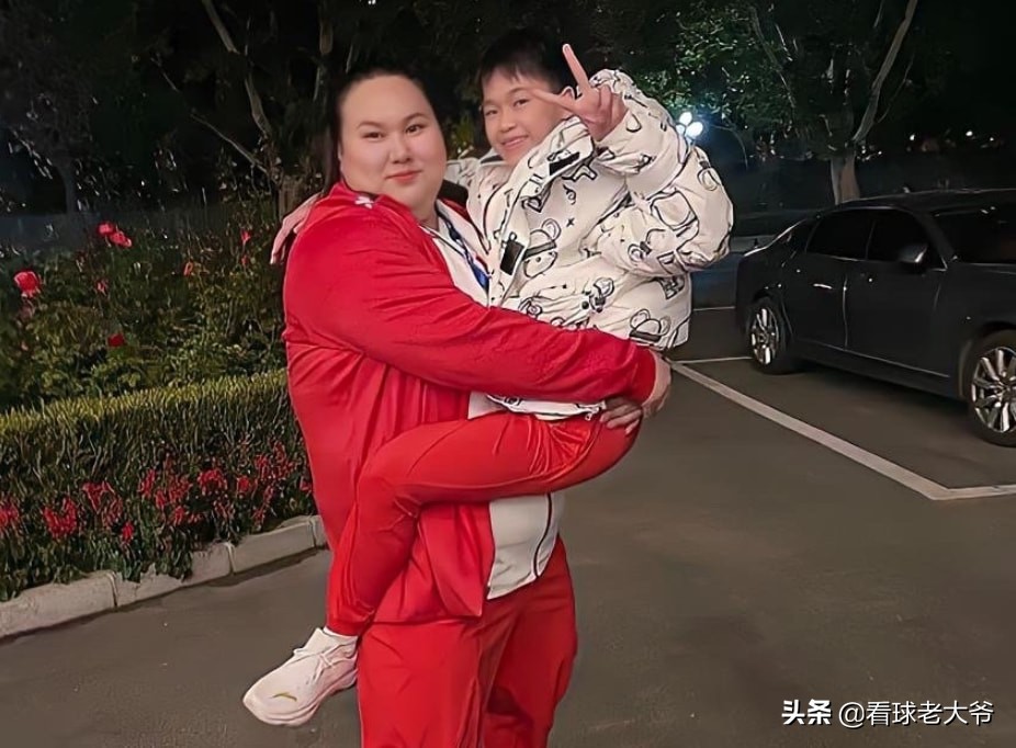 全红婵化身行走的人形挂件,全红婵人形挂件