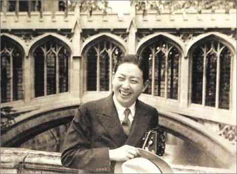 他是一代京剧大师，乃进军好莱坞第一人，开启娱乐圈“男色时尚”