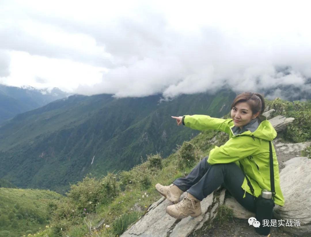 始祖鸟冲锋衣betalt和alphasv怎么选,始祖鸟冲锋衣alphasv6代黑金和蓝色