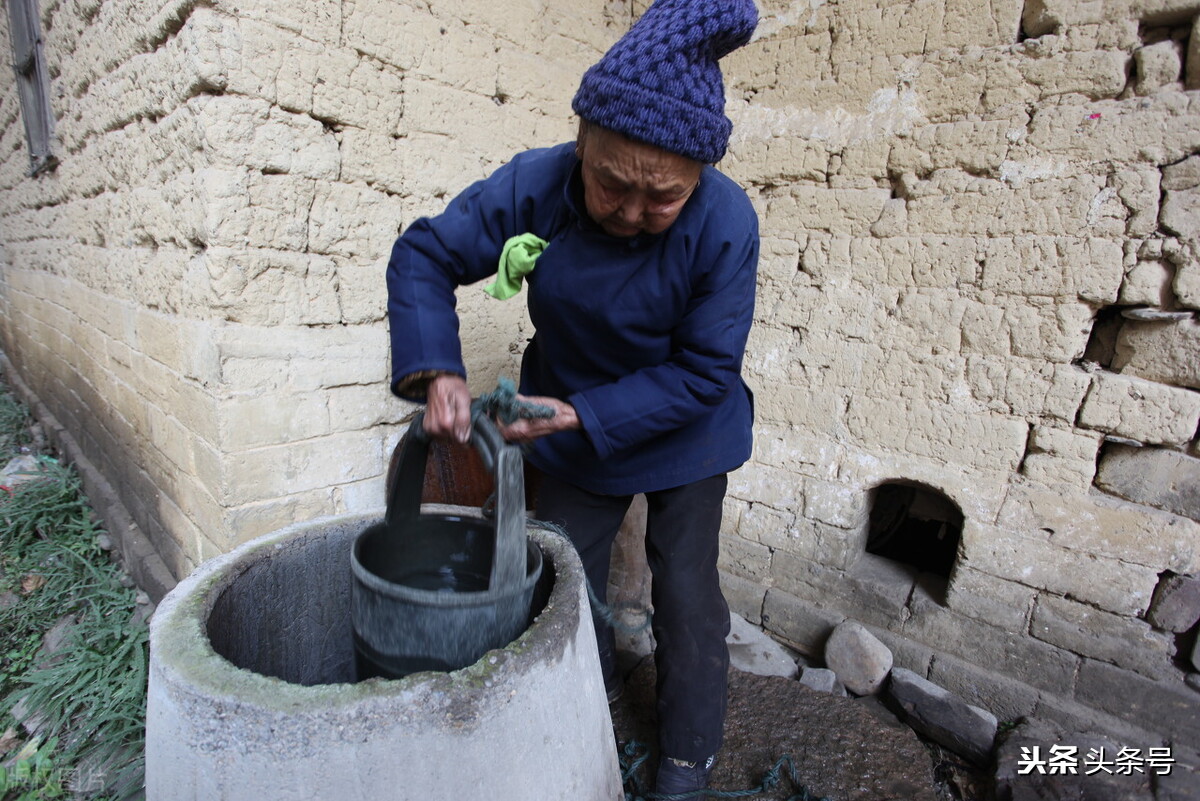 河南8旬奶奶嫁的3任丈夫都早逝，被人说命硬克夫，儿子的话最伤人