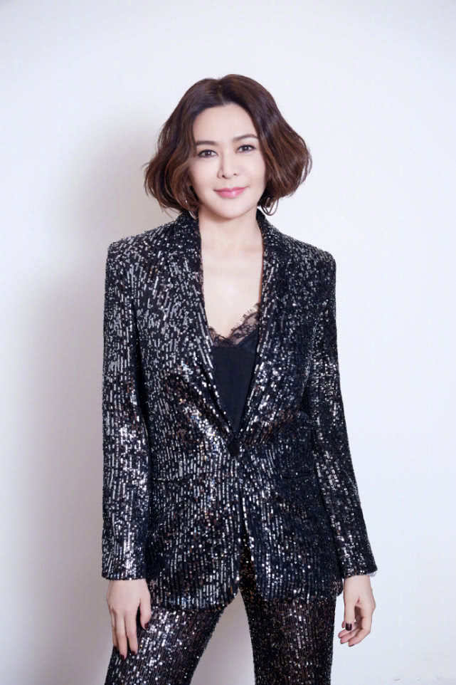 57岁关之琳惊艳写真照,18岁的关之琳写真图文