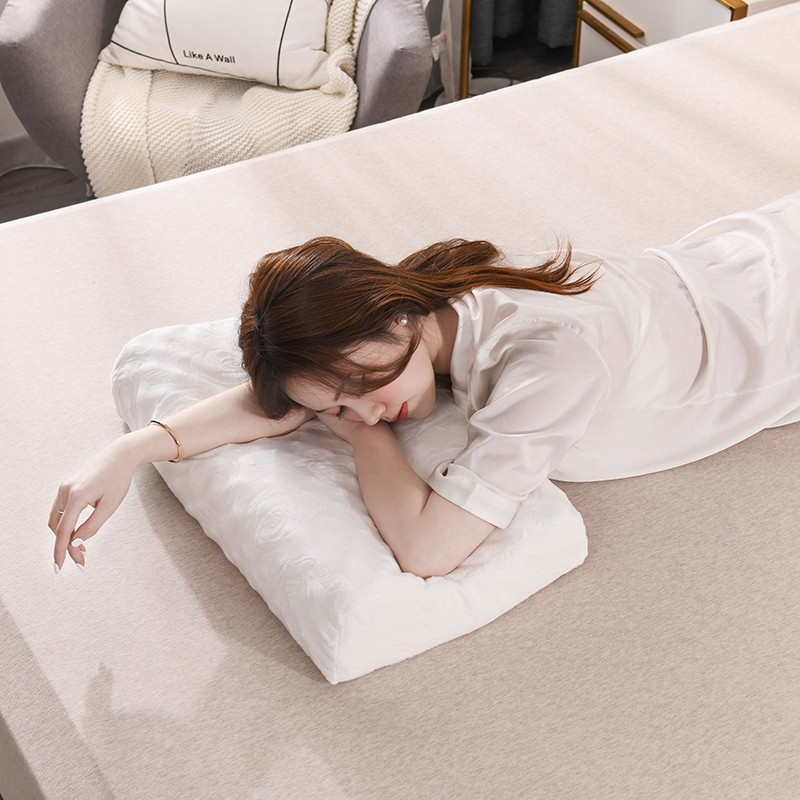 乳胶枕发黄了还能用吗,乳胶枕使用多久会变黄