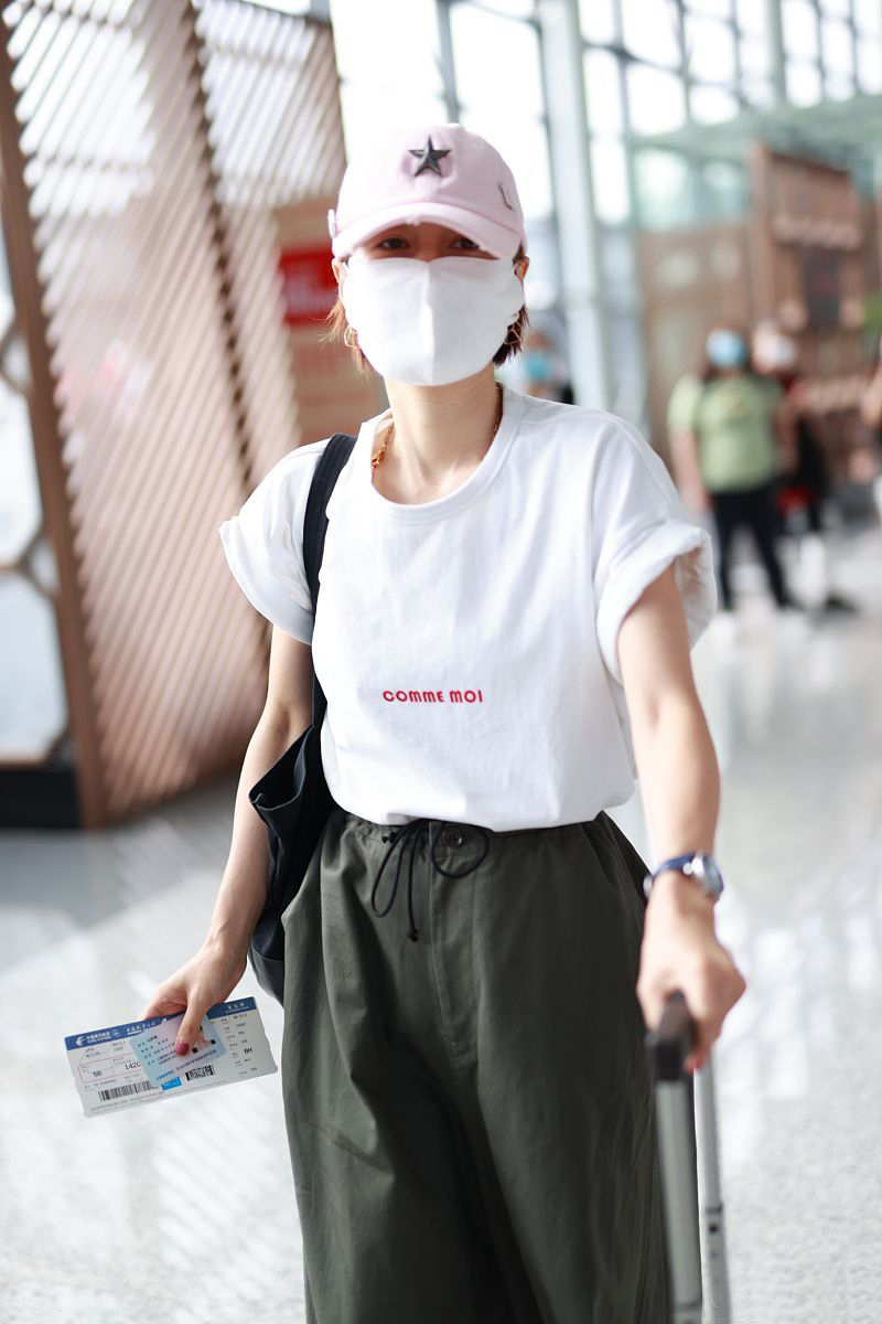 马伊琍t恤配中款裙,马伊琍条纹t恤女