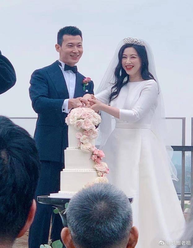 朱珠穿婚纱美出新高,朱珠年轻时样子