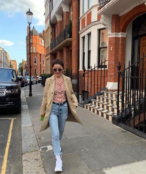 泫雅蓝色抹胸裙,泫雅最新造型图片